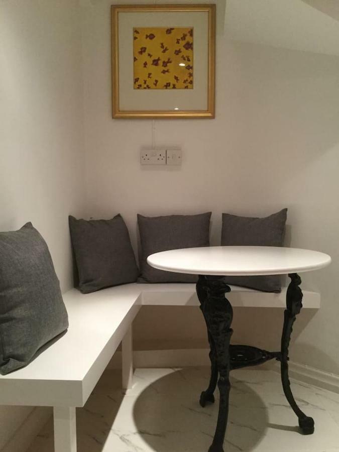 Beautiful 1Br Apartment In Historic St Aubin House Экстерьер фото